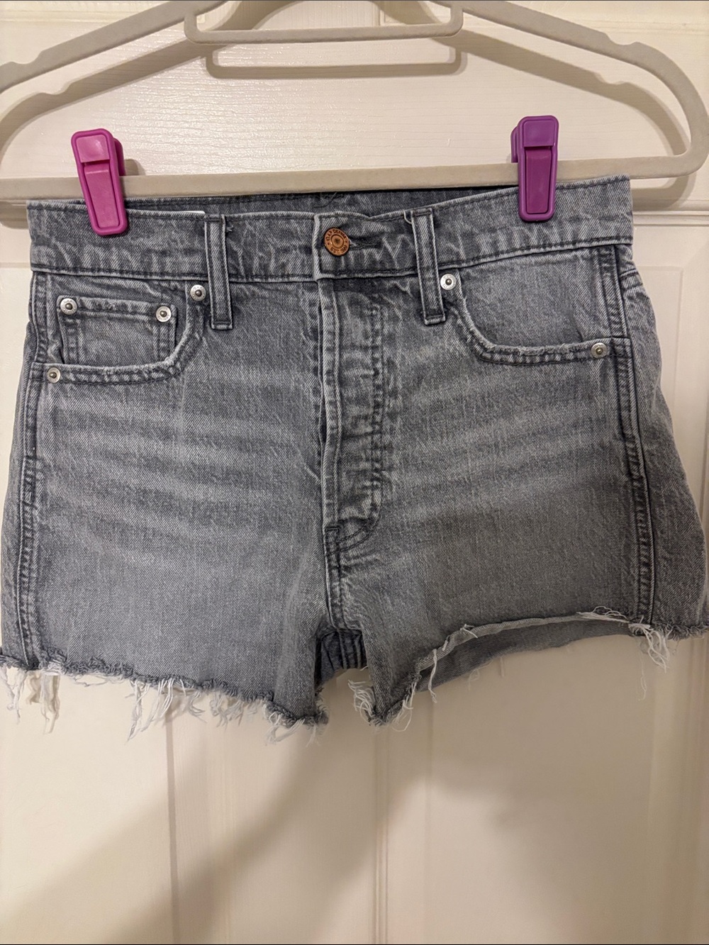 GAP Cheeky Short High Rise Light Gray Distressed Denim Cutoff Shorts 26 2R